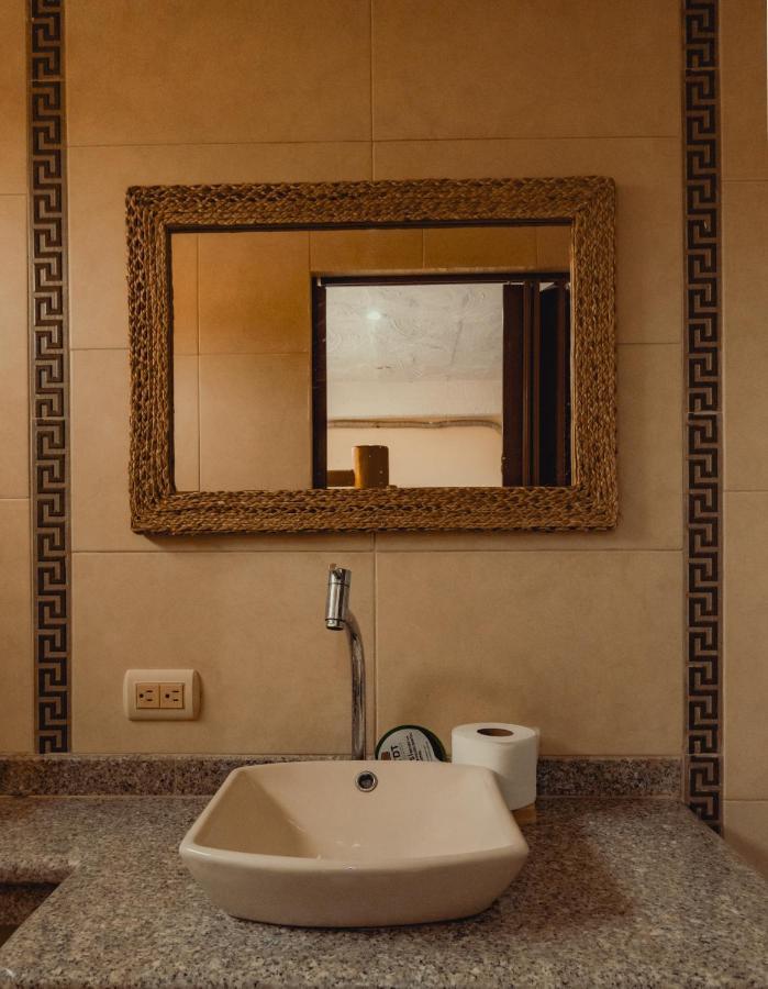 Hostal Poseidon بويرتو كايو المظهر الخارجي الصورة