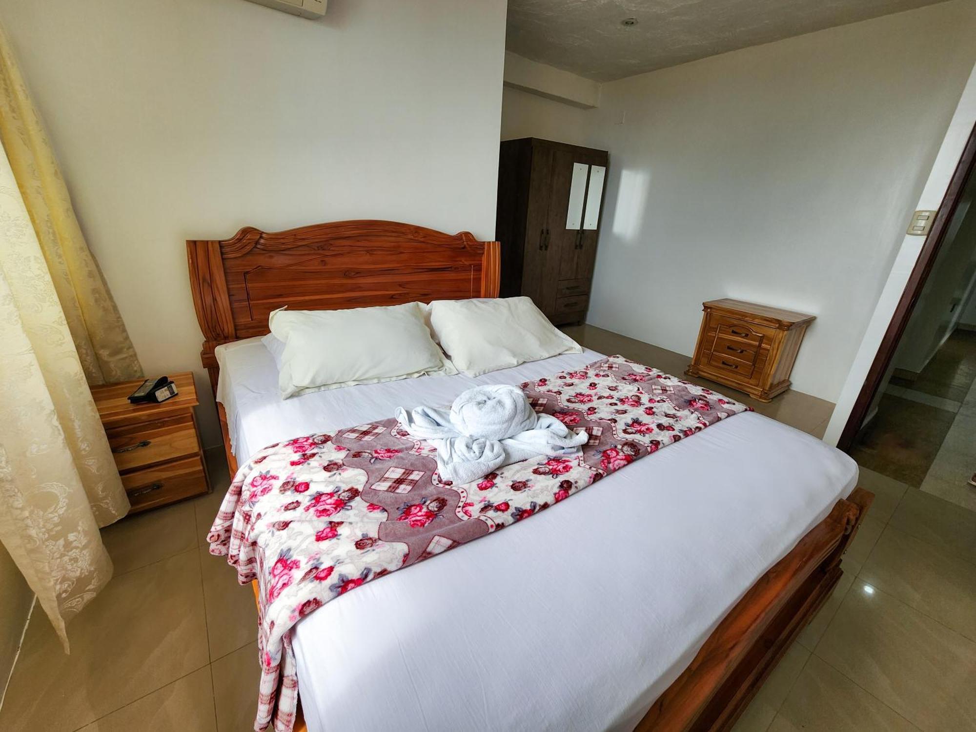 Hostal Poseidon بويرتو كايو المظهر الخارجي الصورة